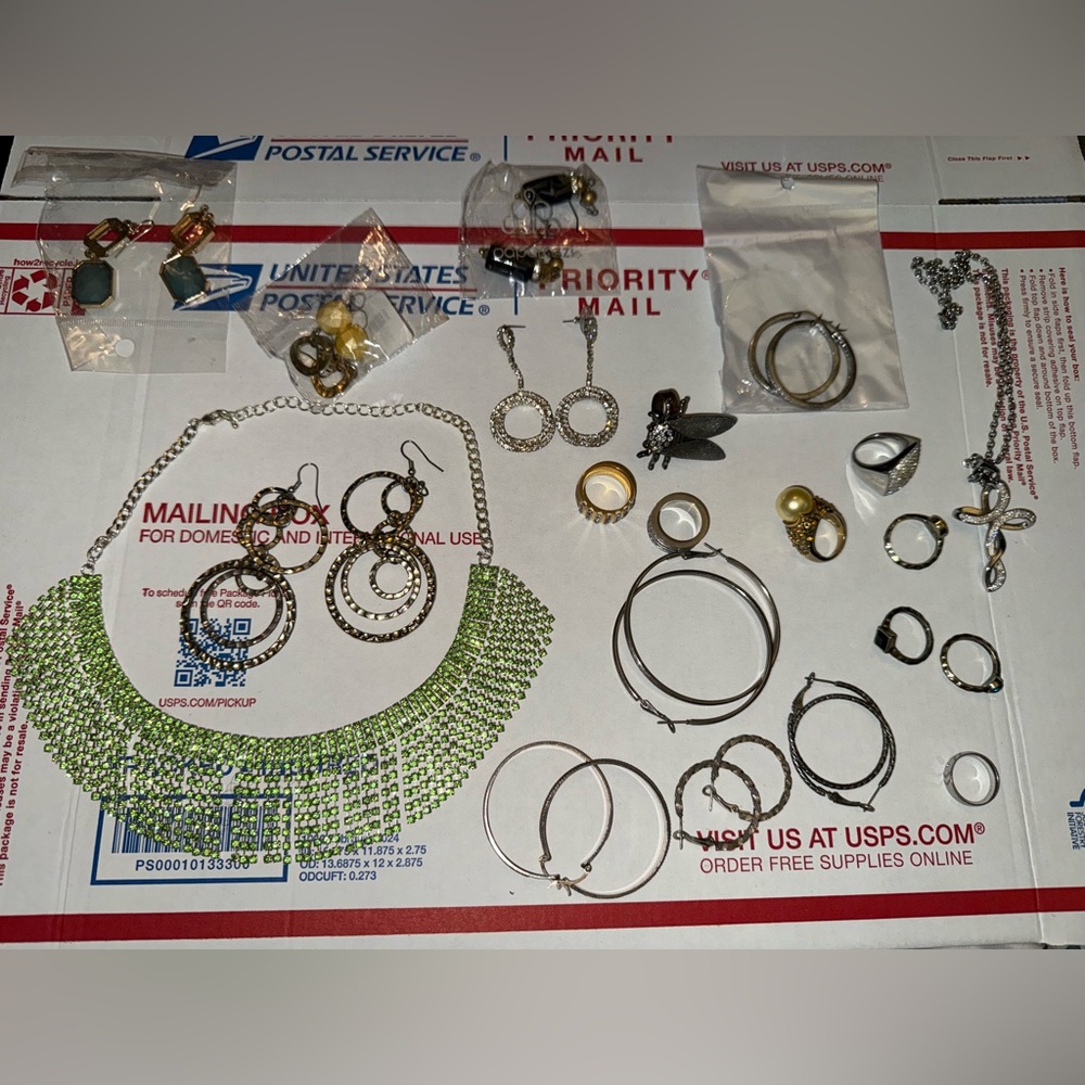 (Read description) Lot of Costume jewelry rings necklace earrings